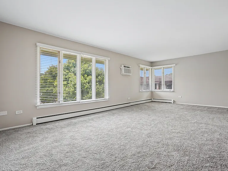 The Clarendon Apartment Homes — Photo 7