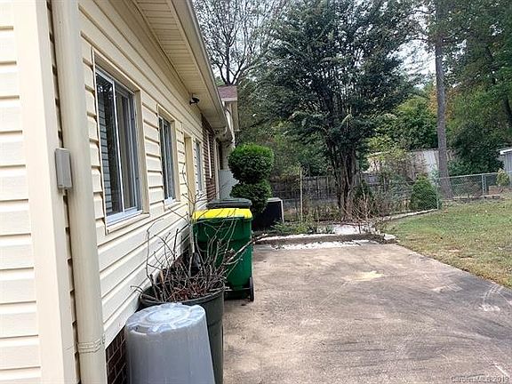 3rd image of 610 Sunset Dr