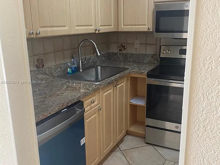 9320 Fontainebleau Blvd #515 — Photo 10