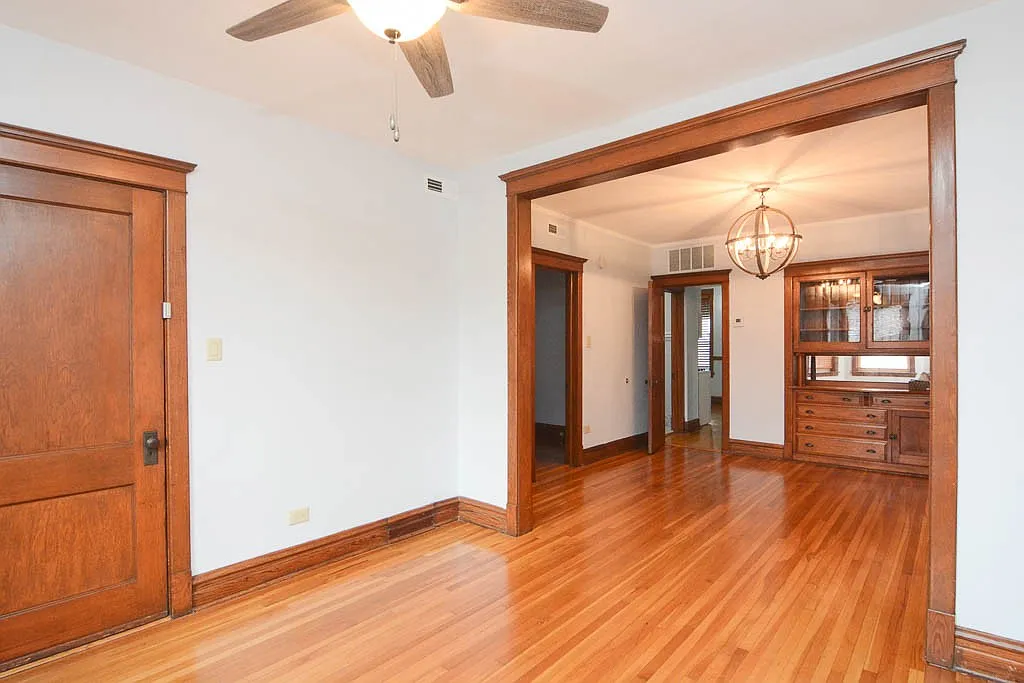 2 bed, 1050 sqft, $2,300 — Photo 1