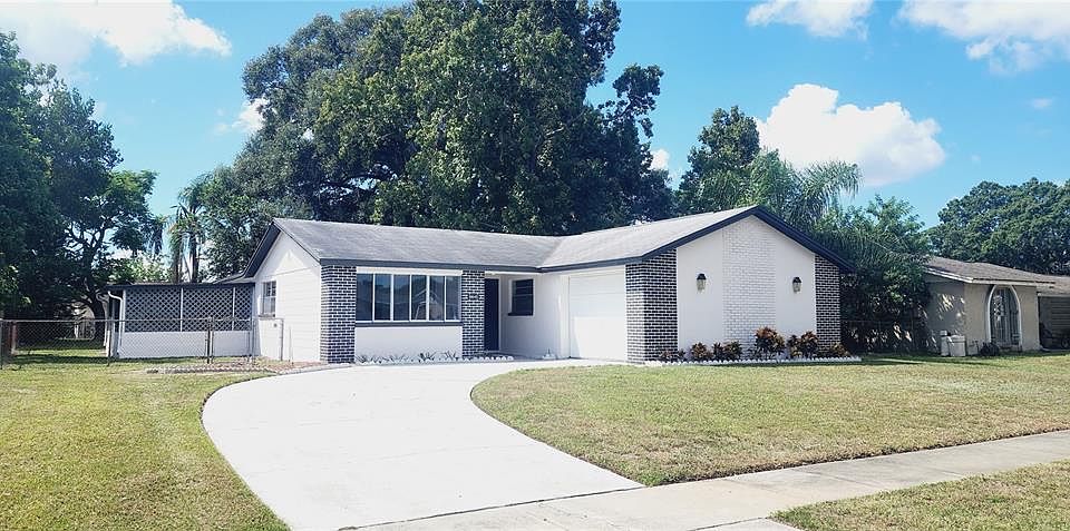 1st image of 8845 Oak Cir
