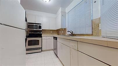 4th image of 1945 Washington St APT 406