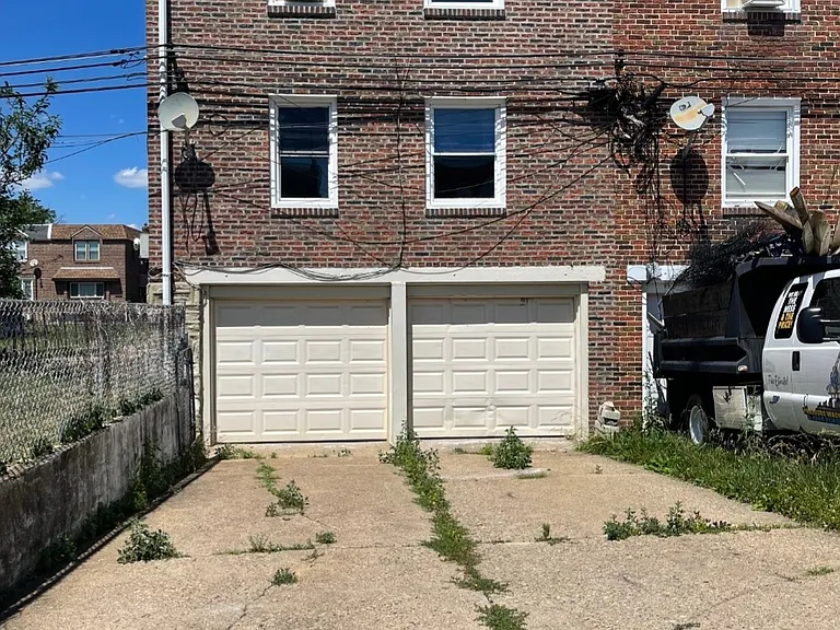 1208 Englewood St — Photo 11