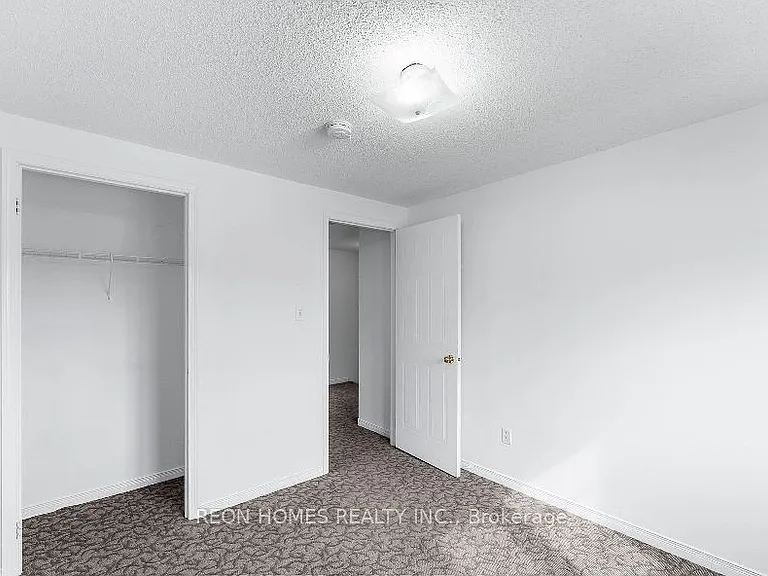 1885 Dalhousie Cres — Photo 20