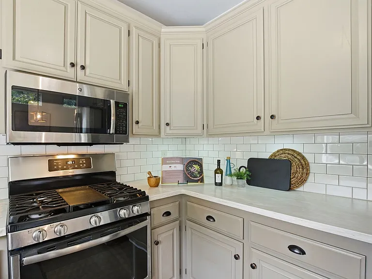 62 Avalon Ct — Photo 18