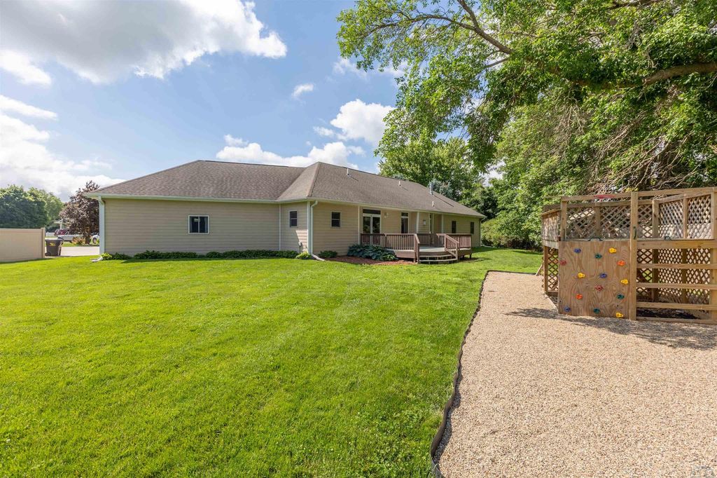 350 Pike Ct, Whiting, IA - View 5