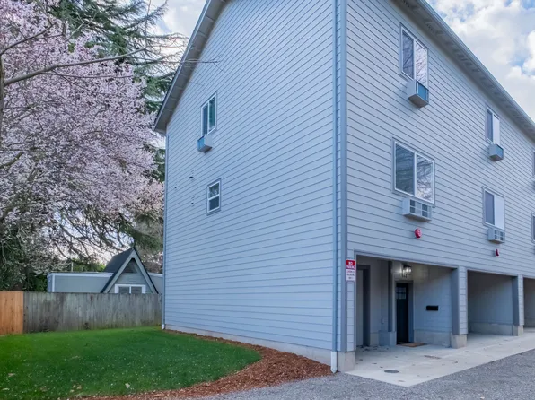 384 24th St NE, Salem, OR 97301