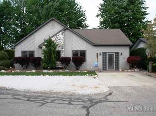 7296 Cardinal St, Algonac, MI 48001