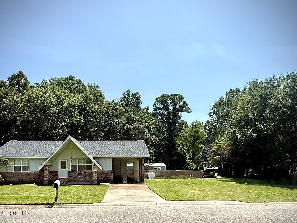 1st image of 595 Neal Dr