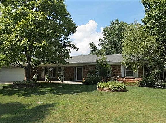 3rd image of 3922 Penbrook Ln