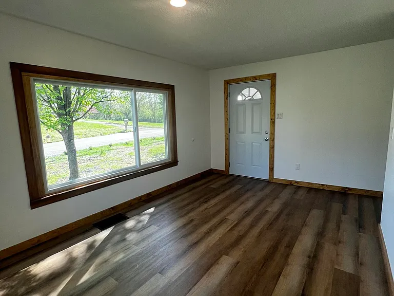1801 Woodson Dr — Photo 3