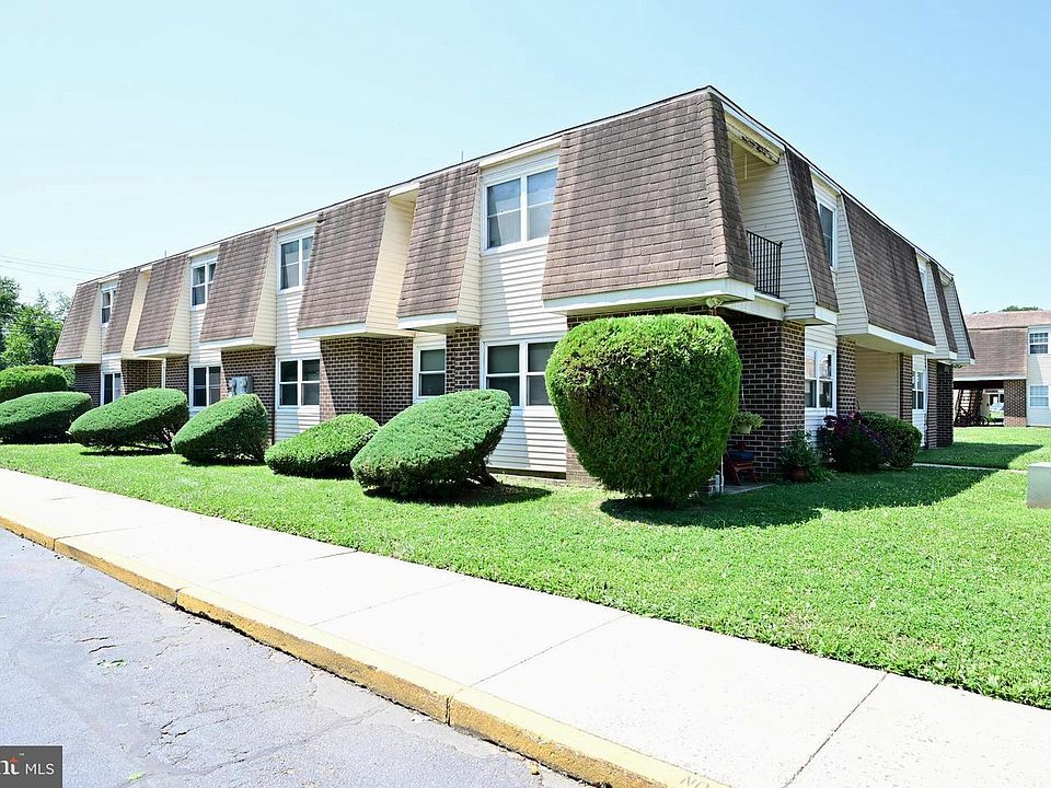 1st image of 29 Florence Tollgate Pl Unit 8