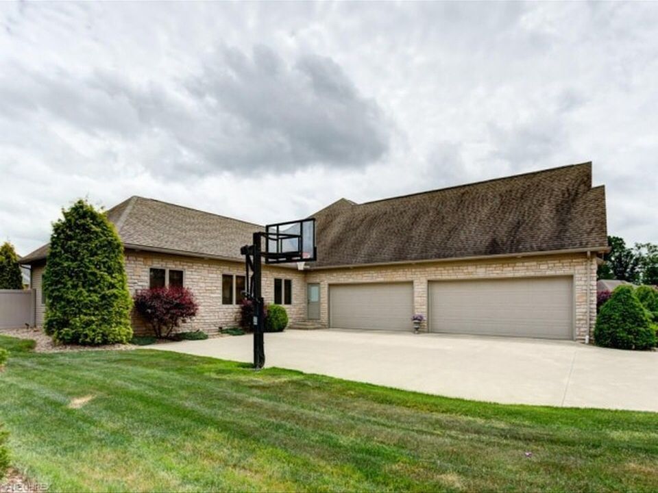 1st image of 2945 Ironwood Dr