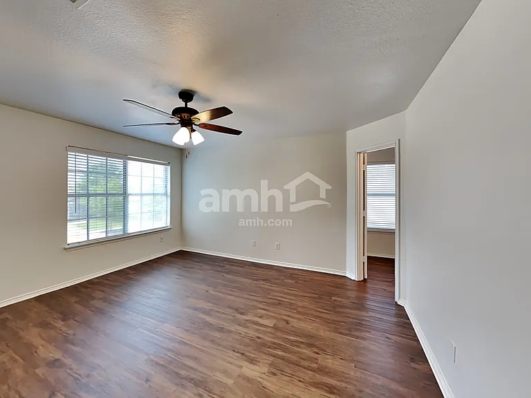 2014 Kingsbridge Dr — Photo 10