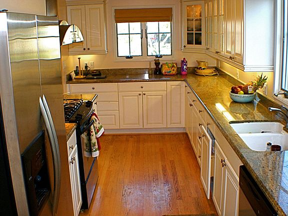 Great cooks kitchen with lots of space