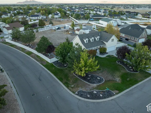 395 E Premier Ln, Grantsville, UT 84029