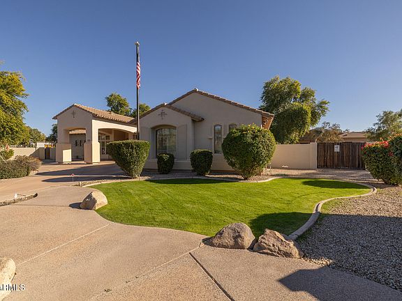 3rd image of 377 E CLIFTON Court