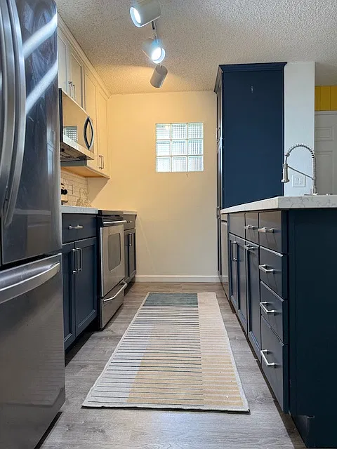 2 bed, 1.5 bath, 780 sqft, $2,800 — Photo 3