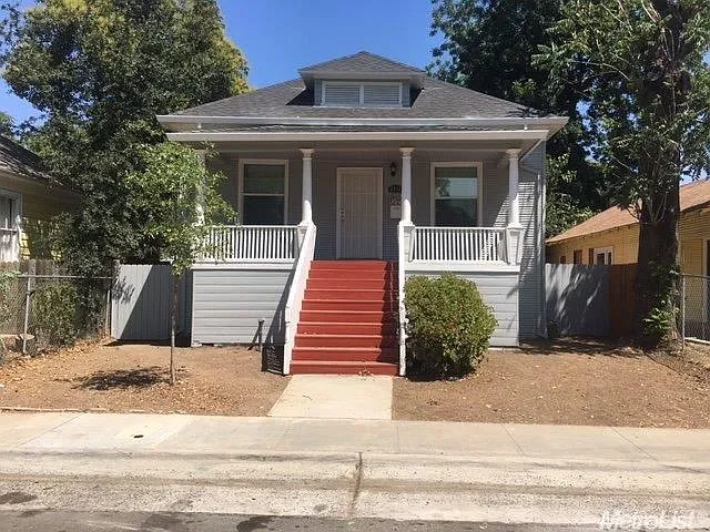 3251 8th Ave photo 1
