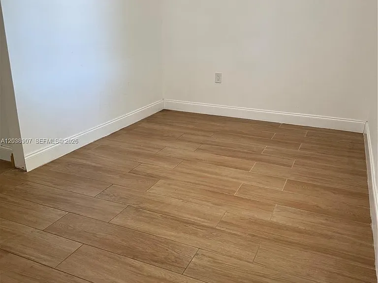 8275 SW 205th Ter — Photo 5