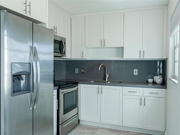 4th image of 592 Fanshaw #592-O