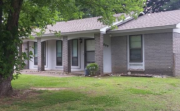 5th image of 2809 S Poplar St