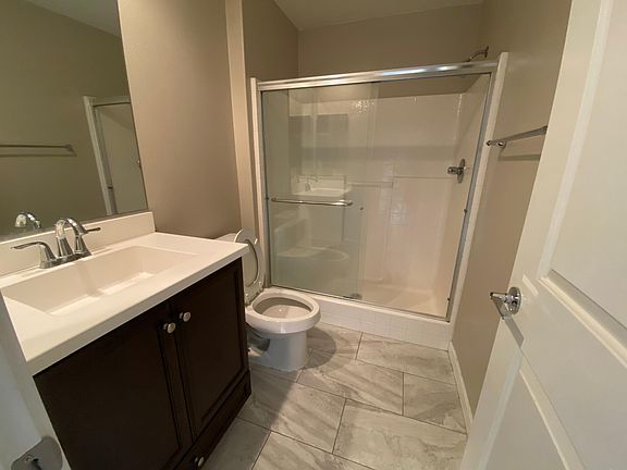 3rd image of 17 Jenkins Dr