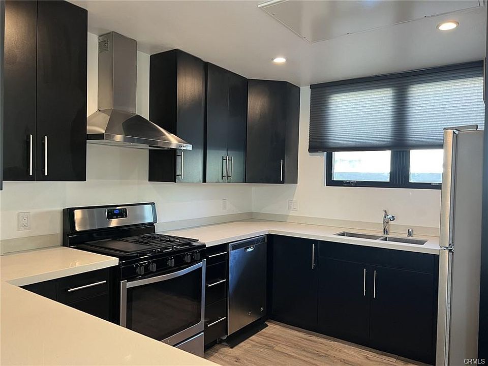 1st image of 117 W Chestnut St #102