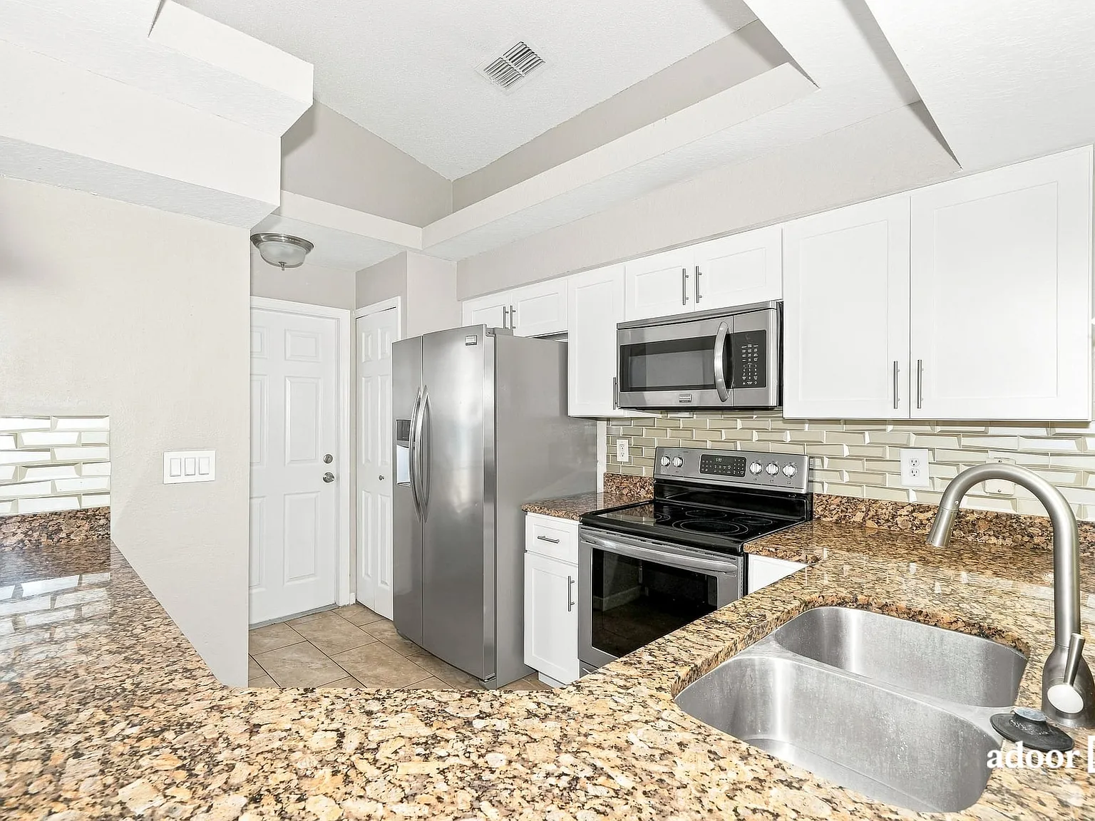 3 bed, 2.0 bath, 1245 sqft, $1,995 — Photo 4