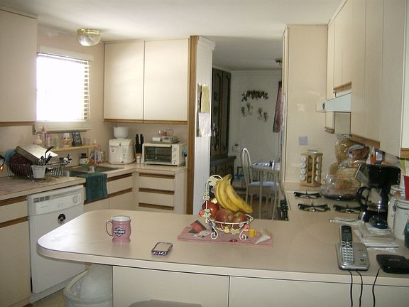 4th image of 10080 Hutchinson Dr