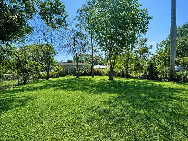 569 Nuna Ave — Photo 11