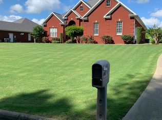 1143 Skypark Rd, Florence, AL 35634