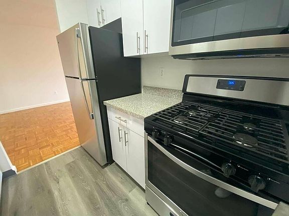 5th image of 142-19 Barclay Ave #6