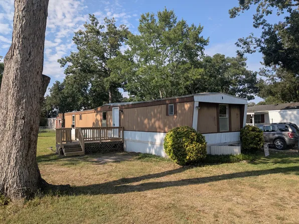 19021 Willow Oak Dr, Smithfield, VA 23430