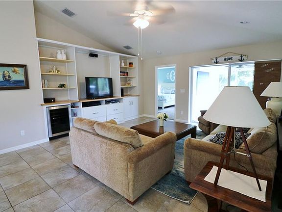 5th image of 938 SW 33rd St