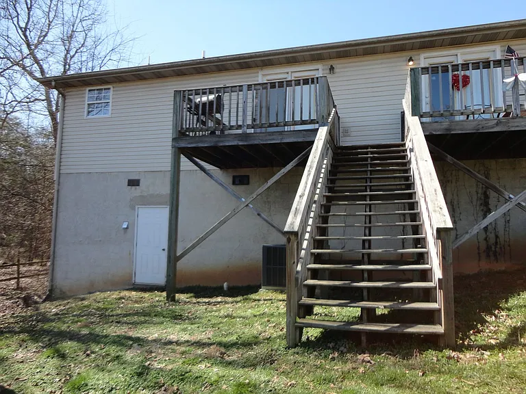 111 Gray Squirrel Ln — Photo 13
