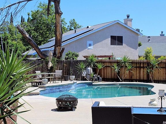 Stockton is well known for typically hot hot hot summers - cool off in your own built-in swimming pool and outdoor fun.