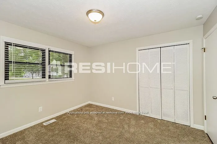 4087 Essex Dr — Photo 10