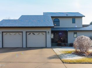 1129 19th St W, Dickinson, ND 58601
