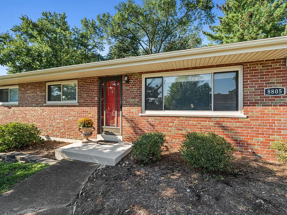 8805 Signature Ln