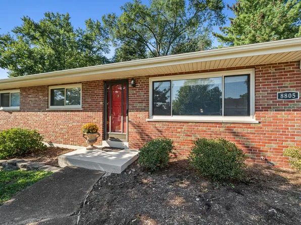 8805 Signature Ln, Saint Louis, MO 63126