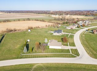 940 Prairie View Dr, Somonauk, IL 60552