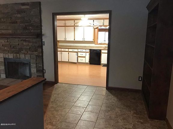 4th image of 120 Clayton Ave