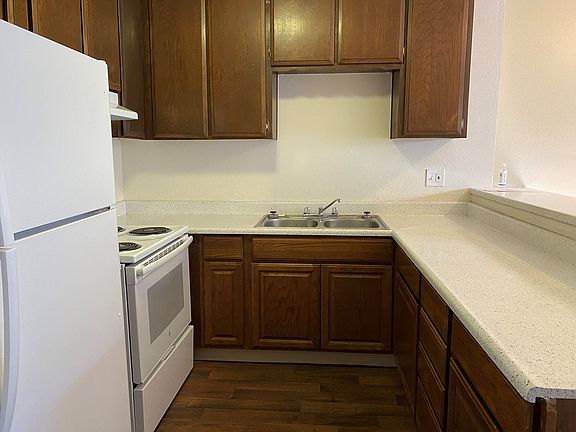 2nd image of 4122 Marlborough Ave #20