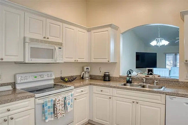 3455 Village Green Ct — Photo 17