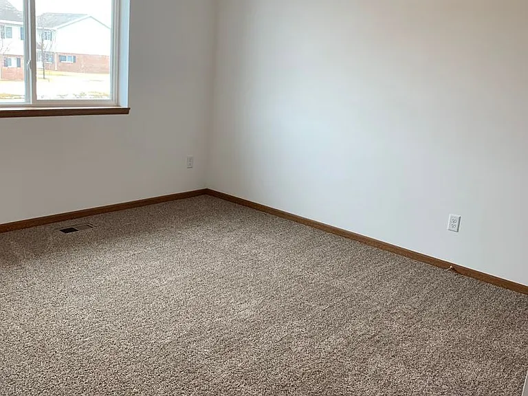 Lipton Apartments — Photo 10
