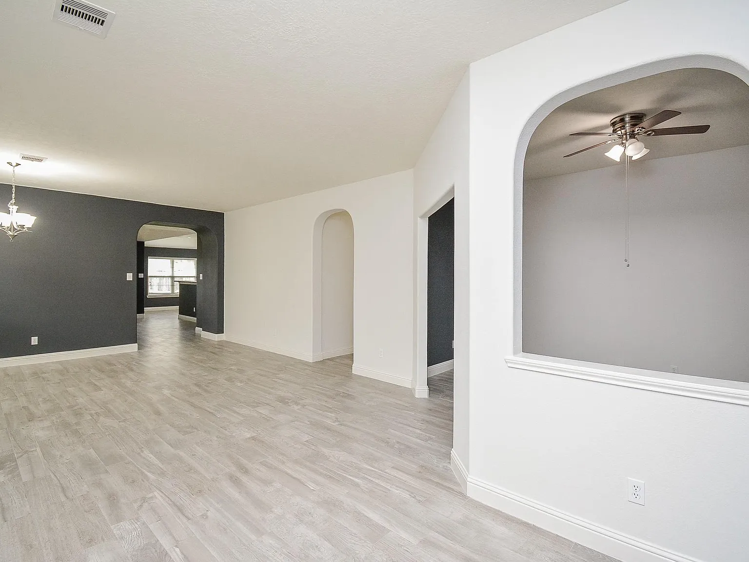 3 bed, 2.0 bath, 2350 sqft, $2,200 — Photo 4