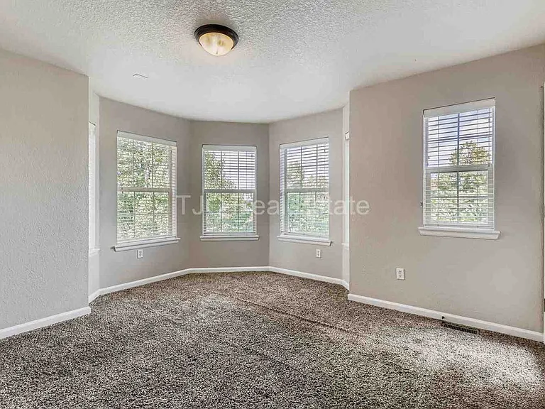 8210 E 29th Ave — Photo 7