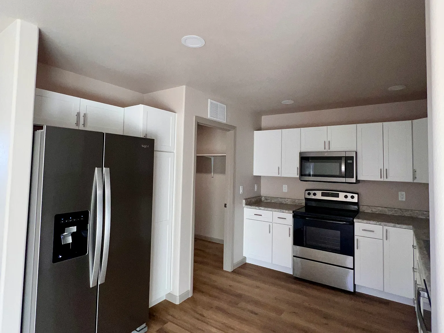 338 S Clarion Dr — Photo 4