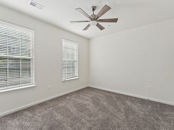 4th image of 381 Buckeye Cir